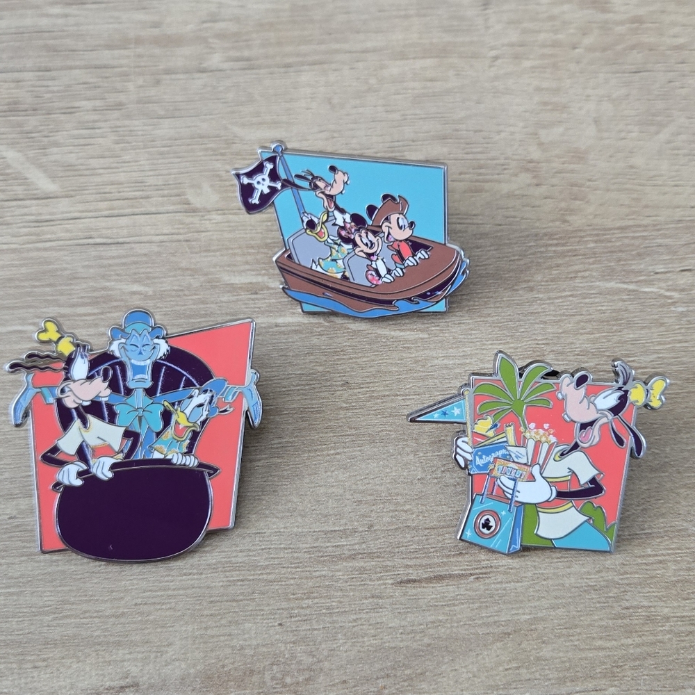 2023 Play In The Park Disney Character Mystery Pin Set Collectors